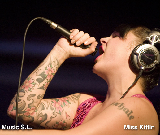 miss kittin singt den "easy lee"